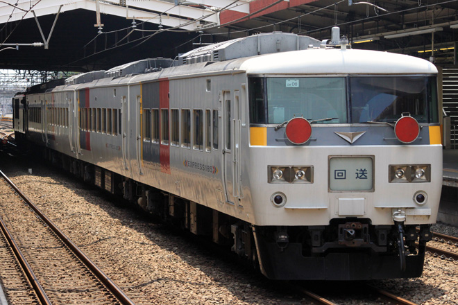 【JR東】185系OM06編成 配給輸送を新秋津駅で撮影した写真