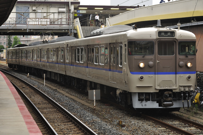 【JR西】113系L8編成更新色のまま出場を茨木駅で撮影した写真