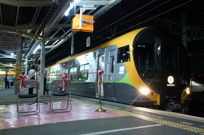 【JR四】8600系営業運転開始を松山駅で撮影した写真
