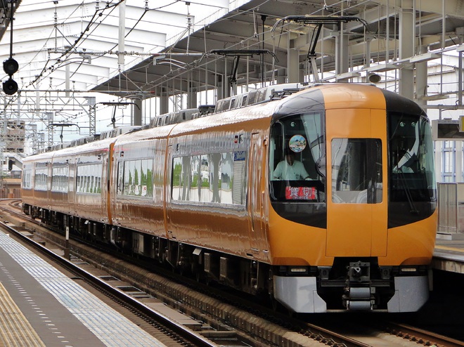 【近鉄】22600系使用の甲子園行貸切列車を尼崎センタープール前駅で撮影した写真