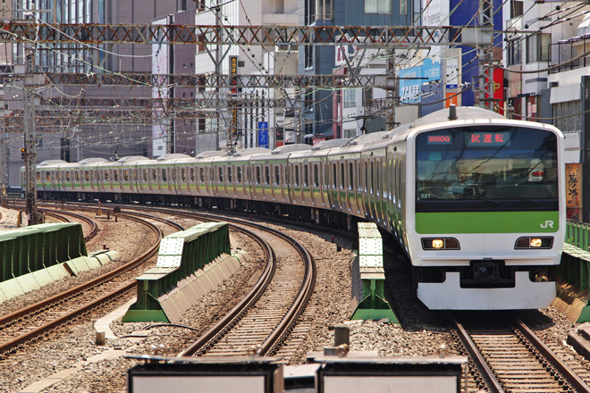【JR東】E231系500番代トウ521編成試運転実施を有楽町駅で撮影した写真