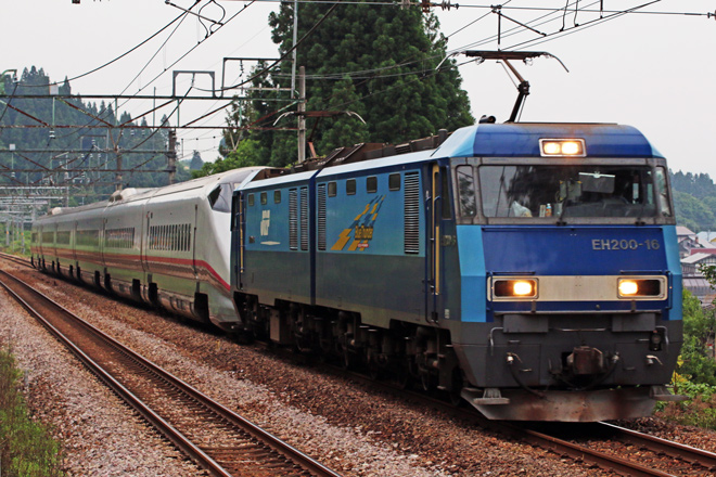 【JR東】E3系R26編成甲種輸送を大沢駅で撮影した写真