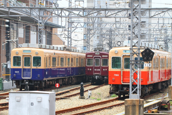 【阪急】5100系5136F阪神線へ回送を尼崎駅（阪神電車）で撮影した写真