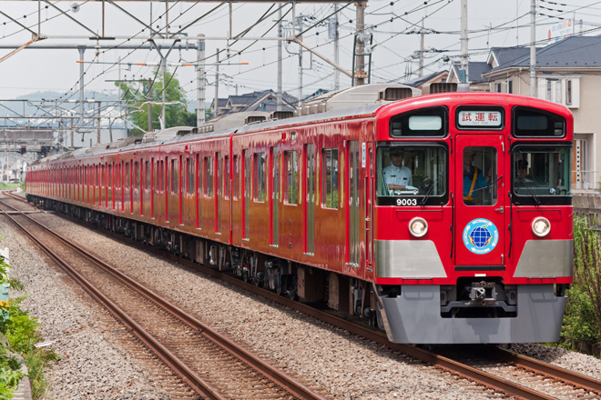 【西武】9000系「RED LUCKY TRAIN」出場を飯能～元加治間で撮影した写真