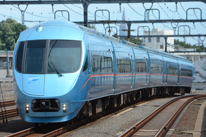 【小田急】60000形(MSE）使用湘南マリン号運転を豪徳寺駅で撮影した写真