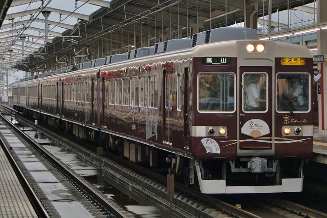【阪急】「京とれいん」臨時快速急行運転を茨木市駅で撮影した写真