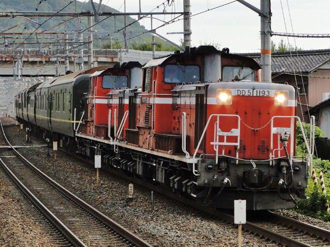 【JR西】「トワイライトエクスプレスで行く紀勢線ランチクルーズ」運転を島本駅で撮影した写真