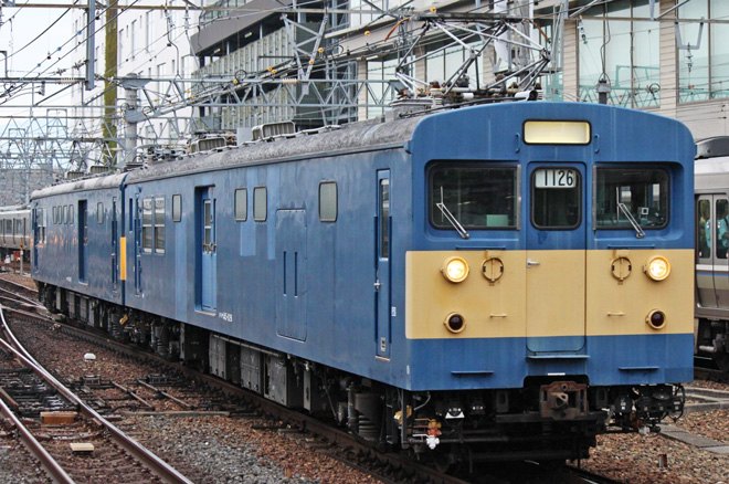 【JR西】クモヤ145-1126 吹田総合車両所本所入場を尼崎駅で撮影した写真