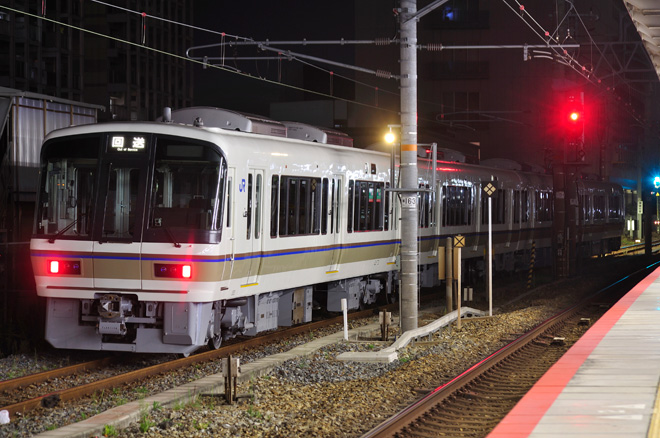 【JR西】221系K11編成 下関総合車両所出場を尼崎駅で撮影した写真