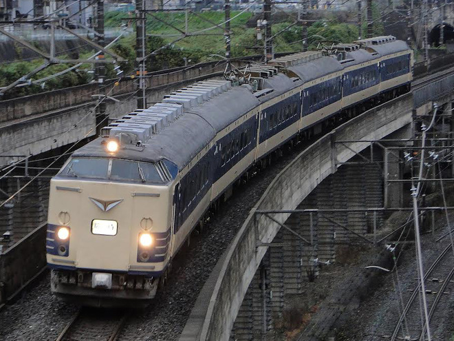 【JR東】583系使用団体臨時列車「錦秋の京都」運転の拡大写真