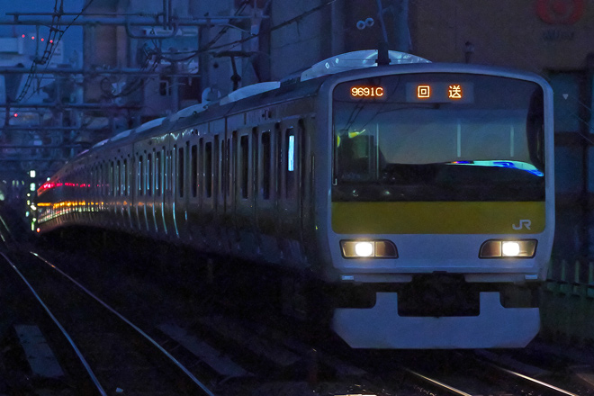 【JR東】E231系500番代ミツA520編成臨時回送を秋葉原駅で撮影した写真
