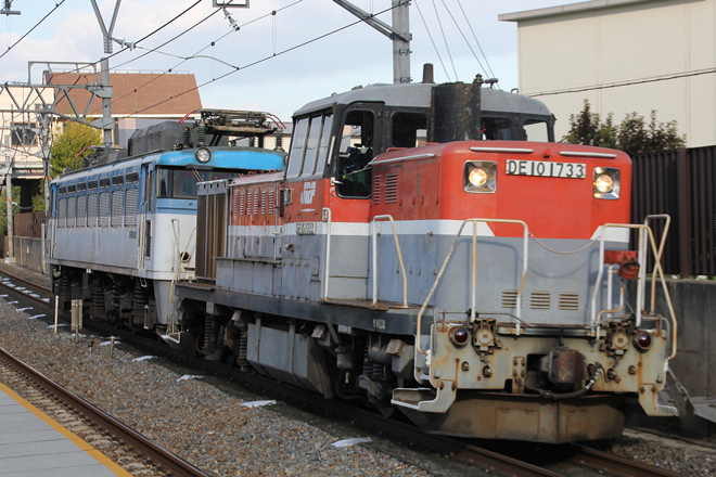 【JR貨】EF81-502方転回送を島本駅で撮影した写真