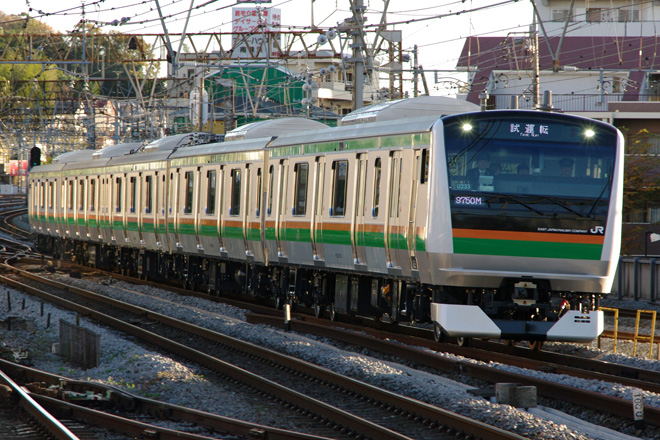 【JR東】E233系ヤマU233編成J-TREC出場を戸塚駅で撮影した写真