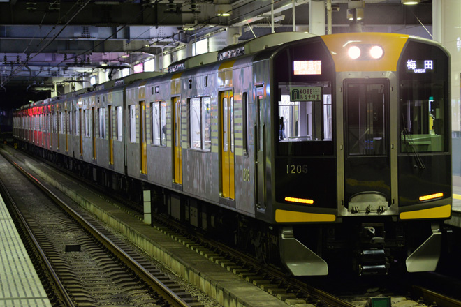 【阪神】「神戸ルミナリエ」開催に伴う臨時列車運転を西宮駅で撮影した写真
