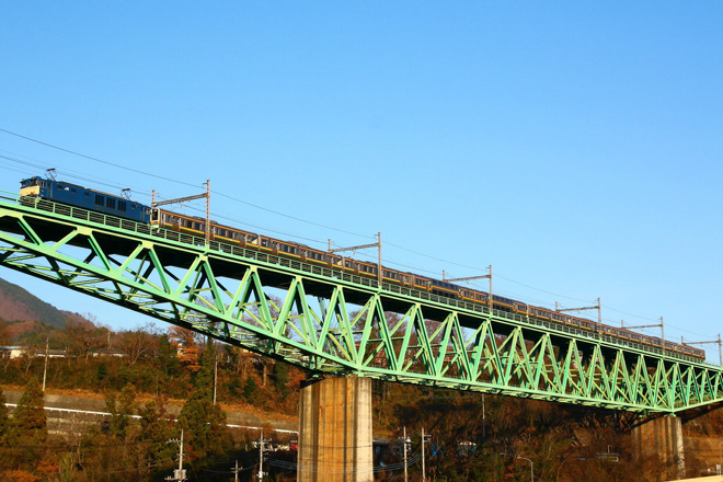 【JR東】211系C16編成(10両編成最後）長野配給輸送を鳥沢〜猿橋で撮影した写真