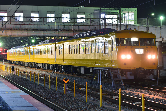 【JR西】117系E06編成 濃黄色で出場を網干駅で撮影した写真