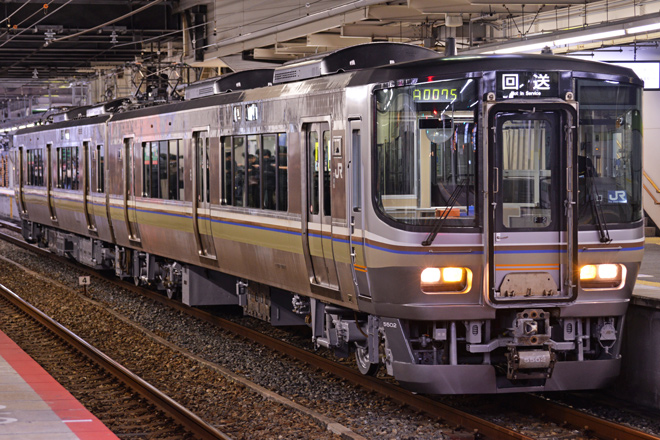 【JR西】223系フチF2編成吹田総合車両所出場を尼崎駅で撮影した写真