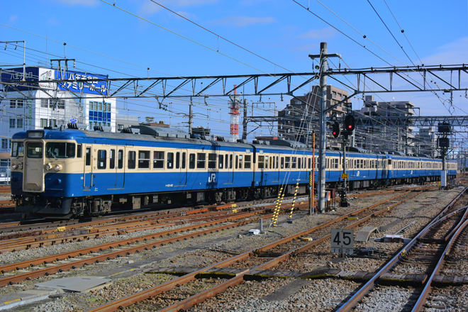 【JR東】115系M12+M10編成廃車回送を八王子駅で撮影した写真