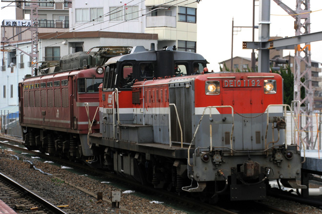 【JR貨】EF81-719方転回送を高槻駅で撮影した写真