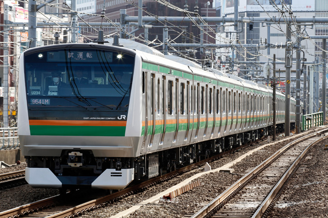 【JR東】小山車E233系+E231系による併結試運転を新大久保駅で撮影した写真