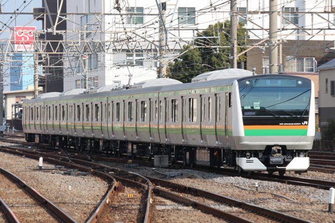 【JR東】E233系ヤマU235編成国府津疎開を平塚駅で撮影した写真