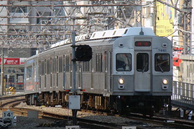 【東急】7600系7601F廃車回送を蒲田駅で撮影した写真