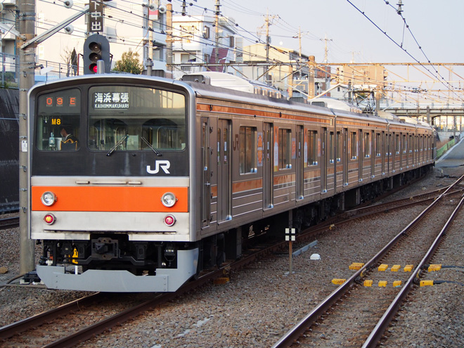 【JR東】205系に「武蔵野線よくするプロジェクト」ラッピングの拡大写真