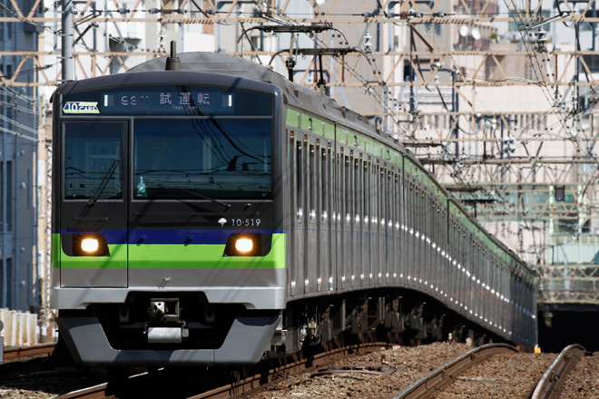 【都営】10-300形10-510F 試運転を笹塚駅で撮影した写真