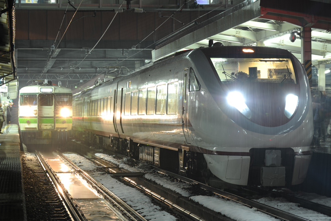 【JR西】特急「はくたか」号廃止を越後湯沢駅で撮影した写真