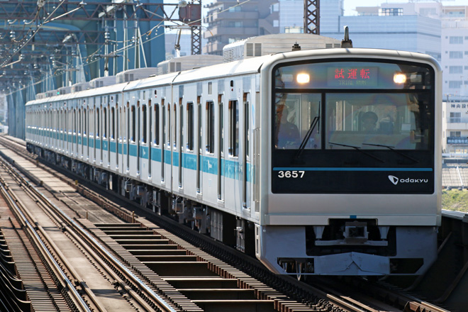【小田急】3000形3657F 出場試運転を厚木駅で撮影した写真