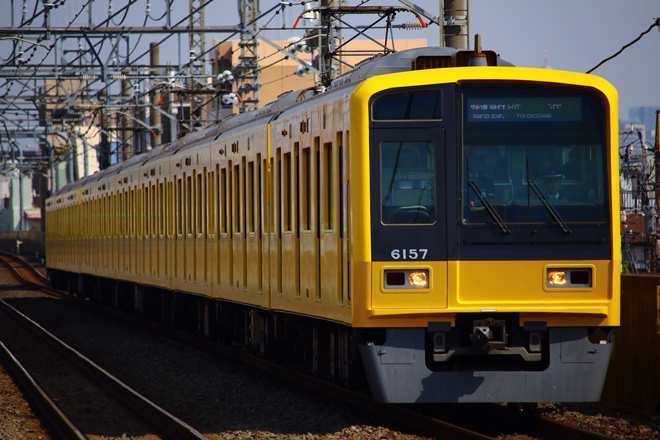 【西武】黄色い6000系電車 運行開始を練馬高野台駅で撮影した写真