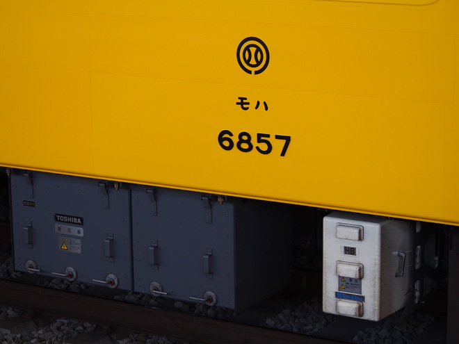 【西武】黄色い6000系電車 運行開始をひばりヶ丘駅で撮影した写真