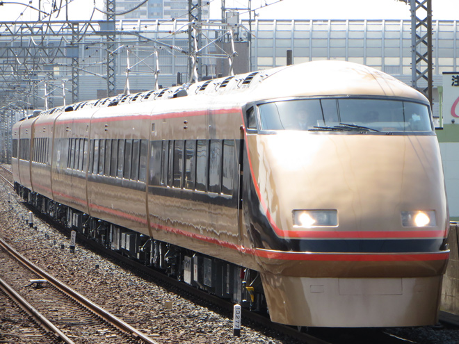 【東武】100系日光詣スペーシア運行開始を新田駅で撮影した写真