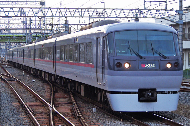 【西武】新宿線で臨時秩父直通特急「おくちちぶ」運転の拡大写真