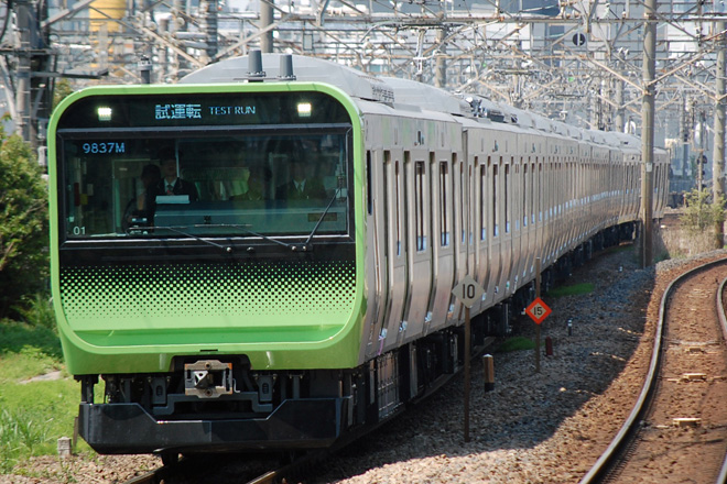 【JR東】E235系トウ01編成 東海道貨物線試運転を新川崎駅で撮影した写真