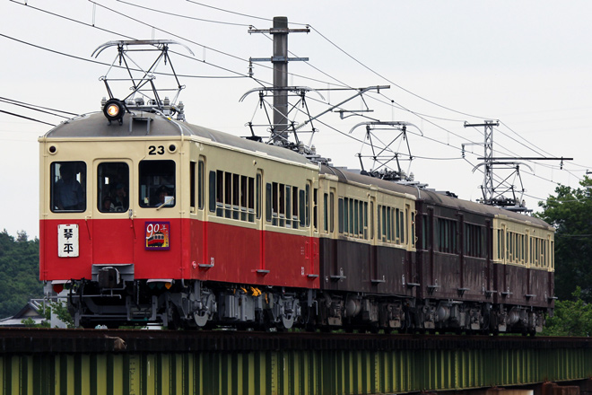 【ことでん】レトロ電車4重連による特別運行の拡大写真
