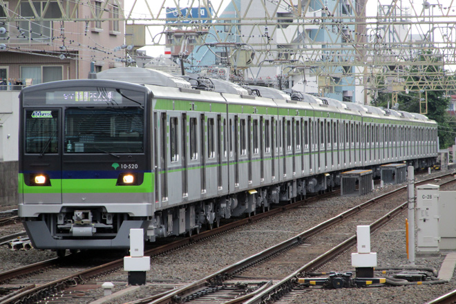 【都営】10-300形10-520Fが営業運転開始を笹塚駅で撮影した写真