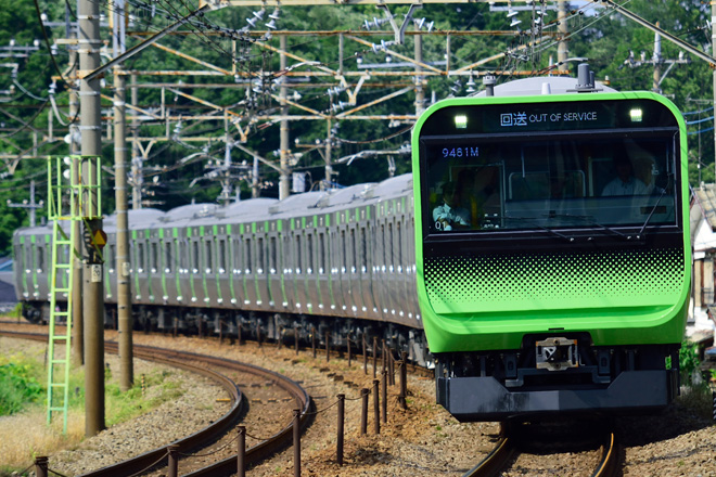 【JR東】E235系トウ01編成 豊田車両センターへ回送を日野～豊田間で撮影した写真