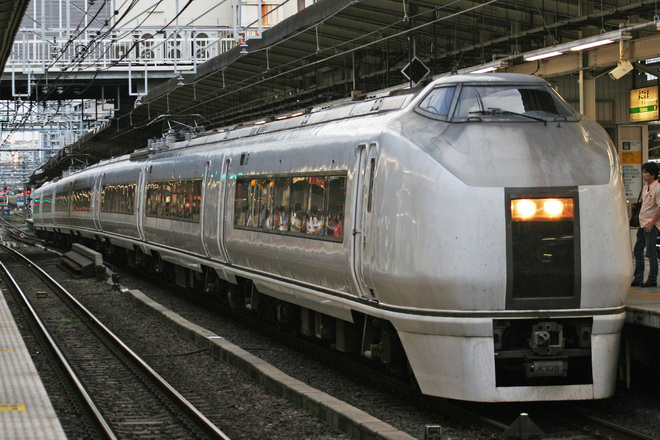 【JR東】「ぶらり横浜・鎌倉号」運行を横浜駅で撮影した写真