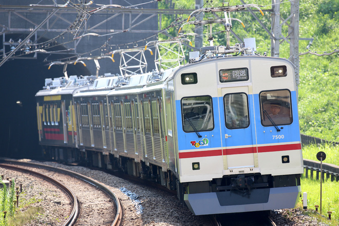 【東急】7901F出場試運転・回送をたまプラーザ駅で撮影した写真