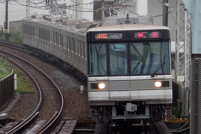 【メトロ】03系03‐125F 鷺沼出場回送を宮前平駅で撮影した写真