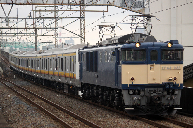 【JR東】E233系ナハN26編成 配給輸送を西浦和駅で撮影した写真