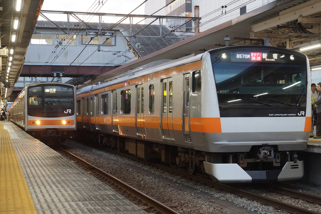 【JR東】ホリデー快速富士山E233系豊田車青編成代走を八王子駅で撮影した写真