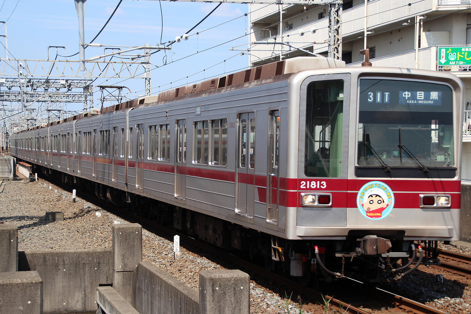 2nd train 東武 東武20000系に クレヨンしんちゃん hm掲出の写真 topicphotoid 13573