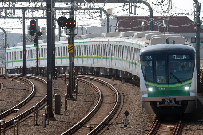 【メトロ】16000系16118F（サークルK)小田急線内試運転を梅ヶ丘駅で撮影した写真