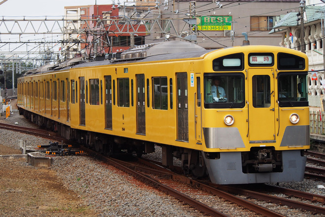 【西武】2000系2543F使用のミステリービアトレイン2015を小川駅で撮影した写真
