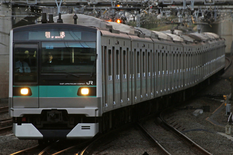 【JR東】E233系マト7編成 海老名検車区へ回送の拡大写真