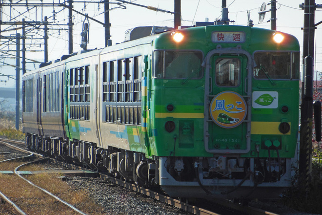【JR東】風っこ湯けむり紅葉号運転を鹿島台駅で撮影した写真