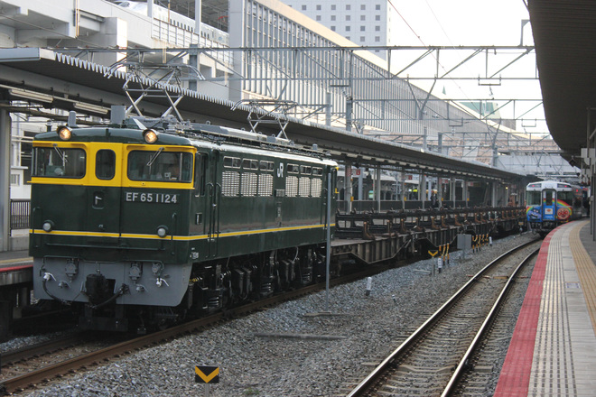 【JR西】EF65 1124（トワイライト塗色）工臨を岡山駅で撮影した写真