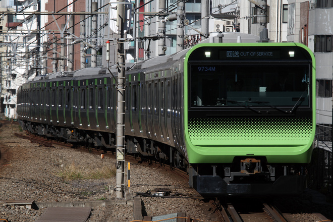 【JR東】E235系トウ01編成 田町センターへ回送 を恵比寿駅で撮影した写真